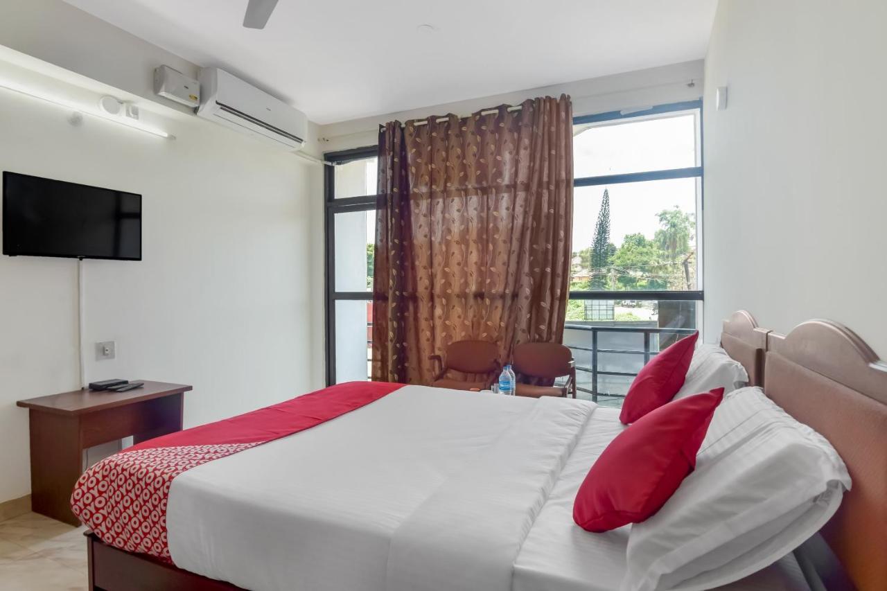 Oyo 13581 Hotel Raj Madikeri Extérieur photo