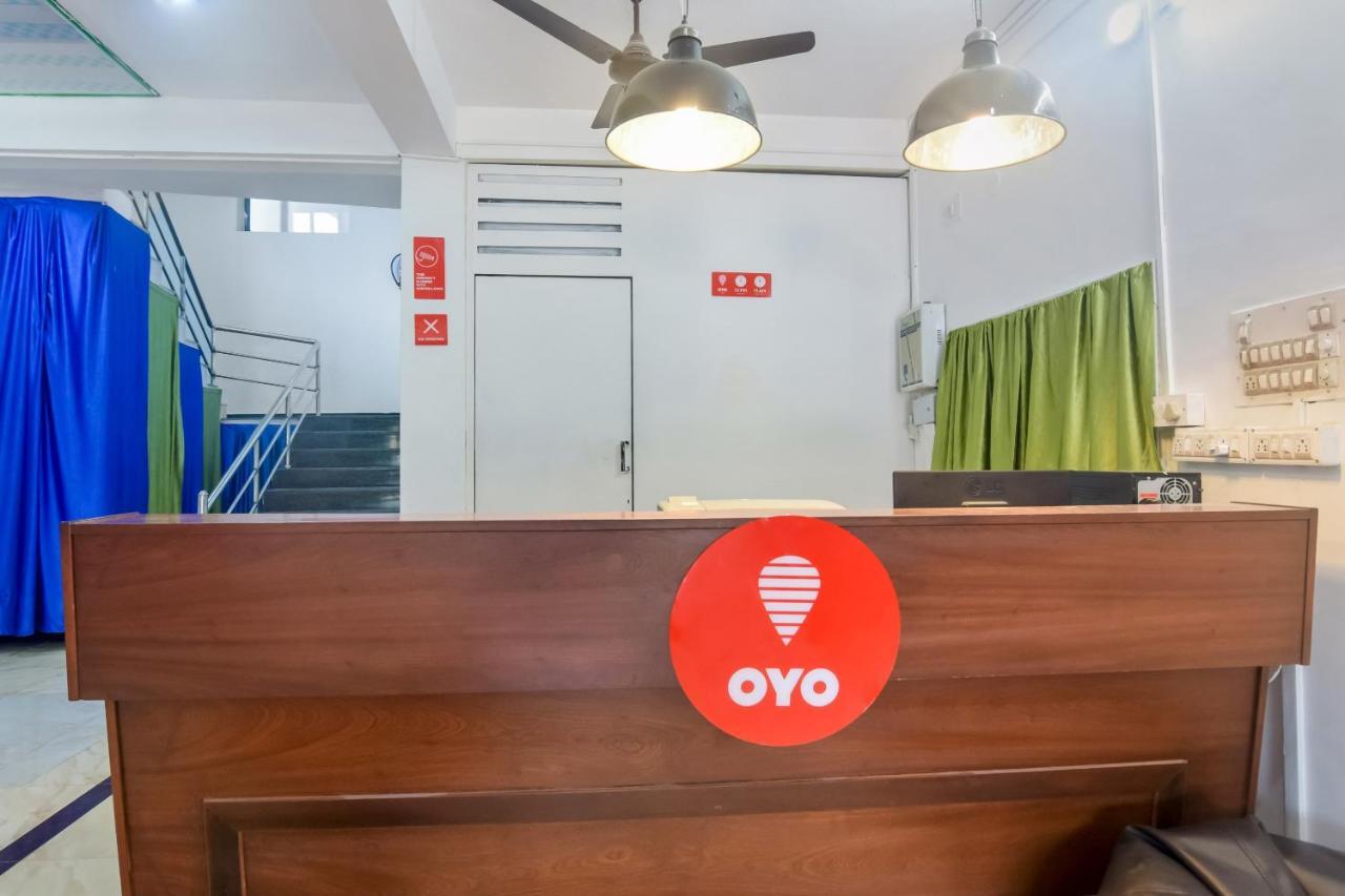 Oyo 13581 Hotel Raj Madikeri Extérieur photo