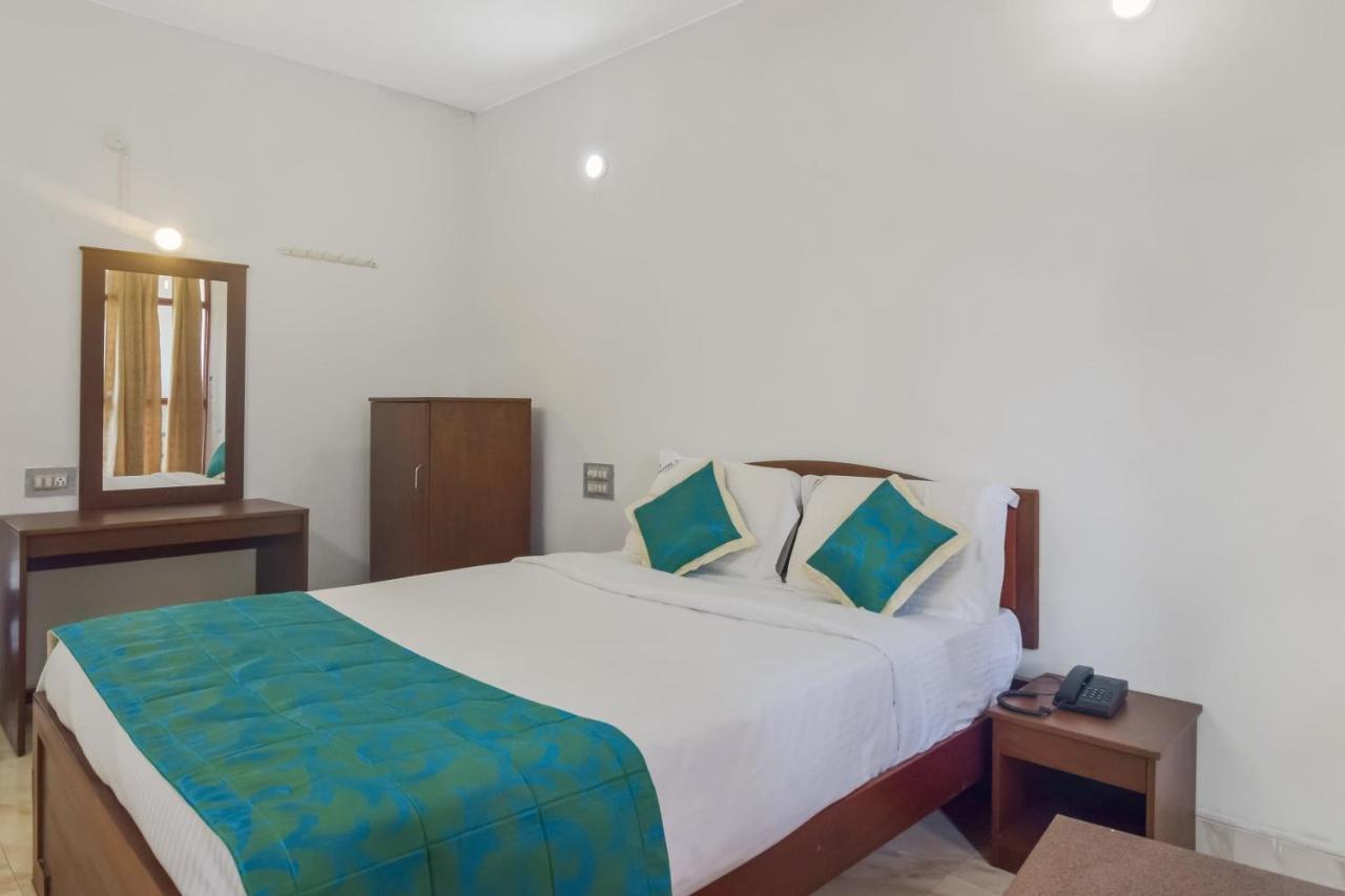 Oyo 13581 Hotel Raj Madikeri Extérieur photo