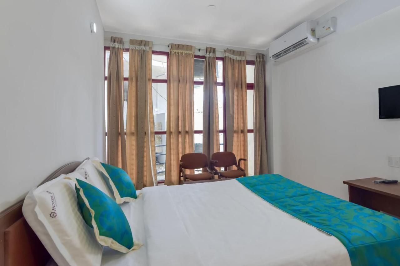 Oyo 13581 Hotel Raj Madikeri Extérieur photo
