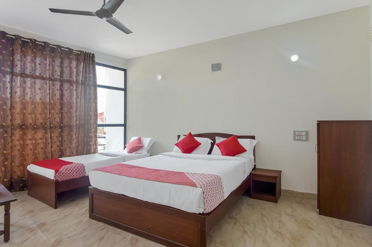 Oyo 13581 Hotel Raj Madikeri Extérieur photo